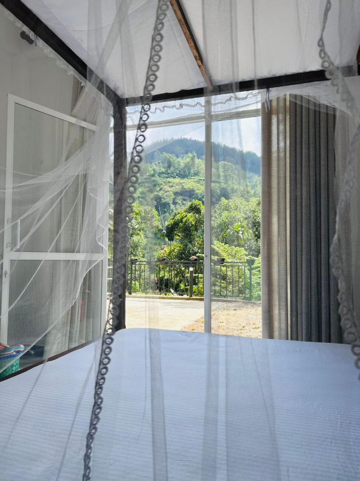 Ella Thenulya Hotell Exteriör bild