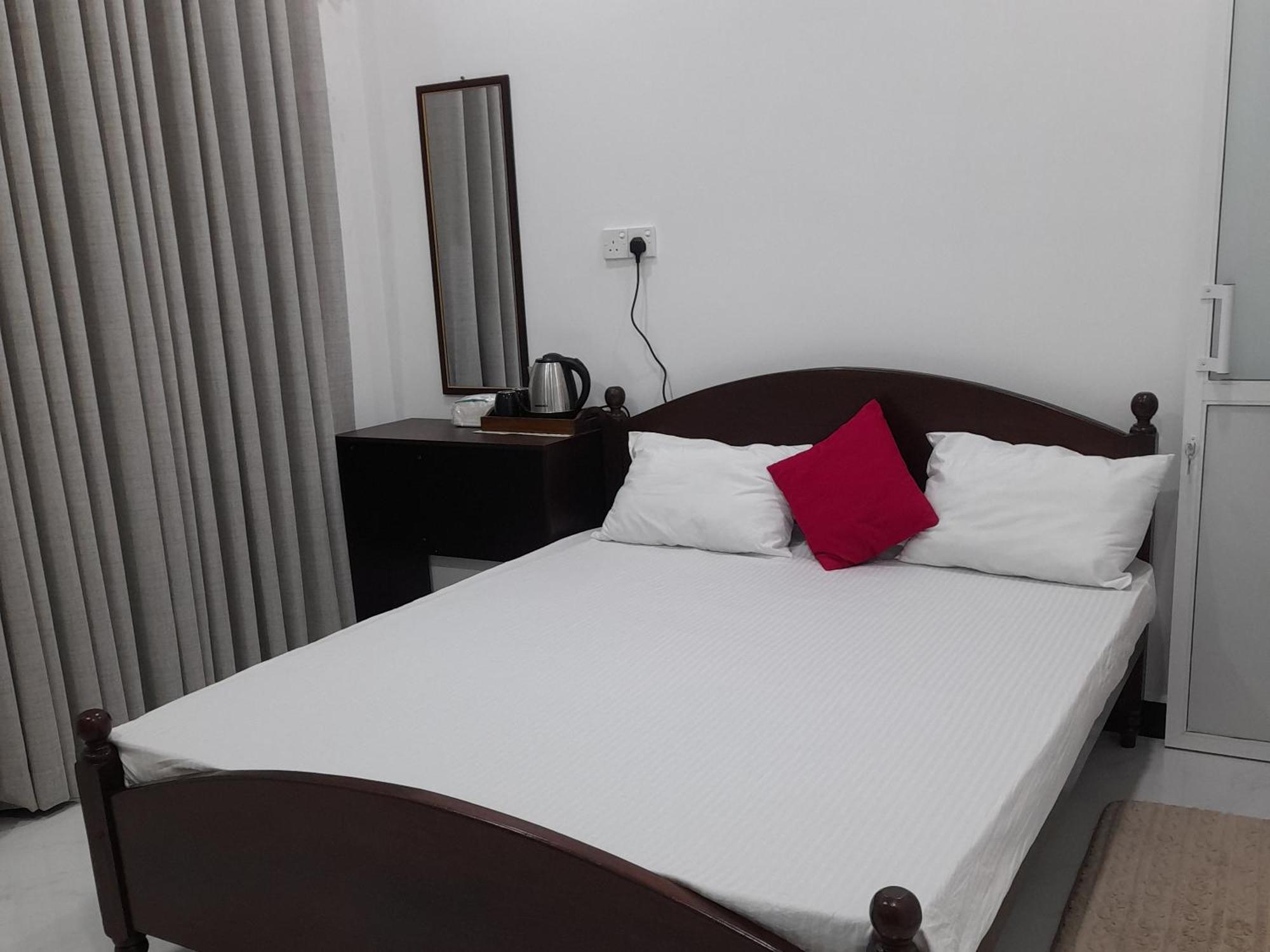 Ella Thenulya Hotell Exteriör bild